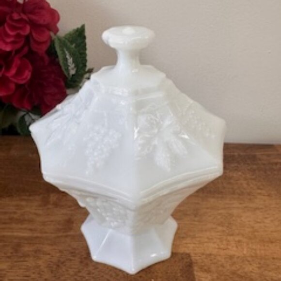 Vintage Milk‎ Glass Covered Candy Dish Grape Vine Embossed Footed Jar Octagonal - Picture 2 of 5